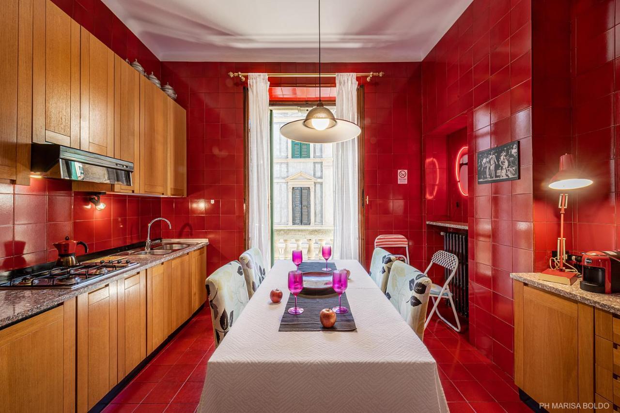 Billie'S Flat Red - Art & Design Apt In Verona Historic Centre Eksteriør bilde
