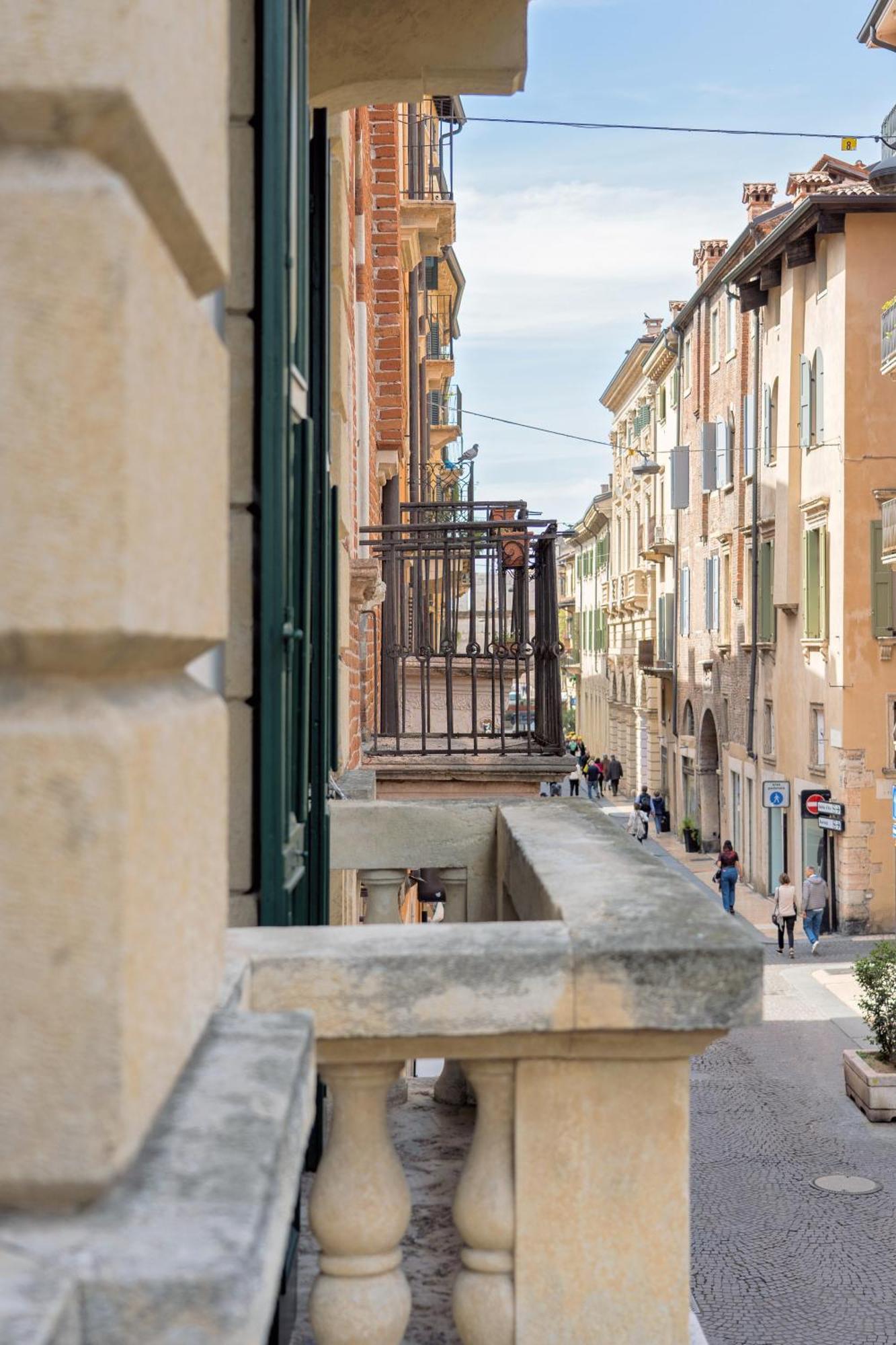 Billie'S Flat Red - Art & Design Apt In Verona Historic Centre Eksteriør bilde
